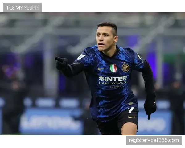 帕尔梅拉斯维加侧身凌空长传助攻，展现想象力